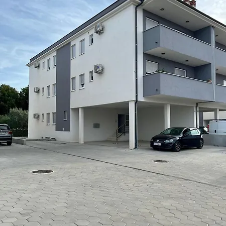 Apartman Tina *